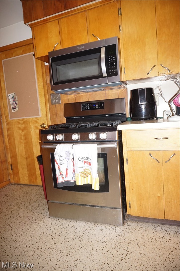 4611 8th Street Northwest Canton, OH 44708 - Photo 12 of 29 Kitchen with gas stove