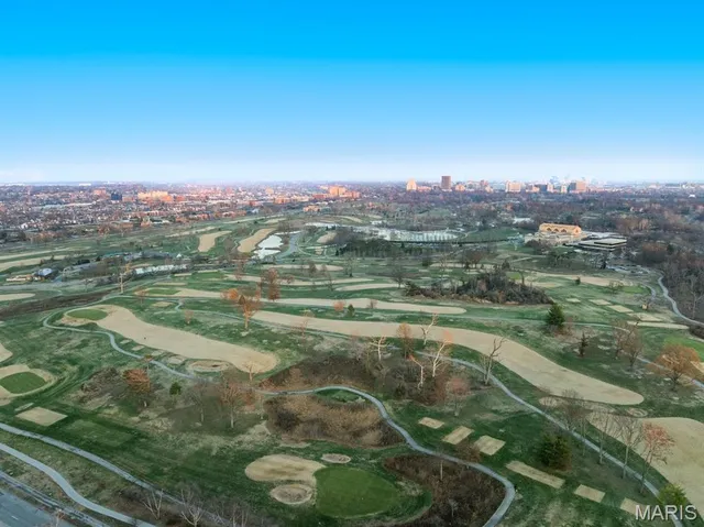 $435,000 | 625 South Skinker Boulevard, Unit 1702, St. Louis, MO 63105