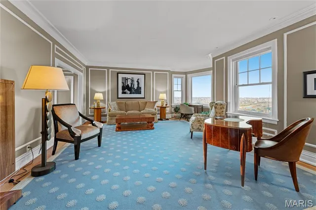 $435,000 | 625 South Skinker Boulevard, Unit 1702, St. Louis, MO 63105