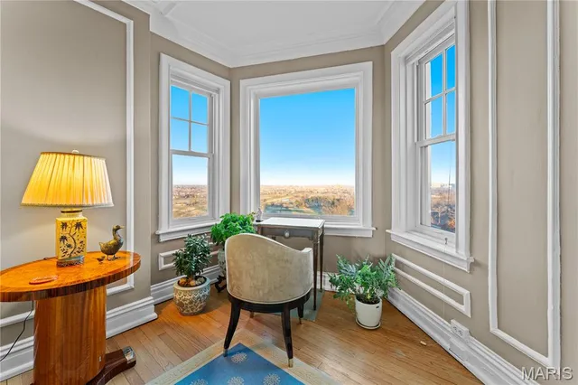 $435,000 | 625 South Skinker Boulevard, Unit 1702, St. Louis, MO 63105