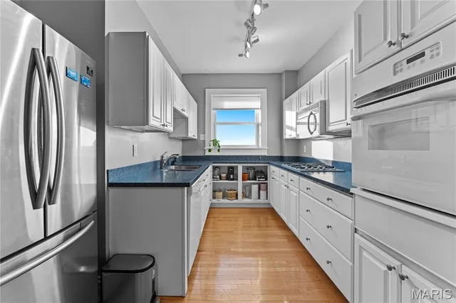 $435,000 | 625 South Skinker Boulevard, Unit 1702, St. Louis, MO 63105