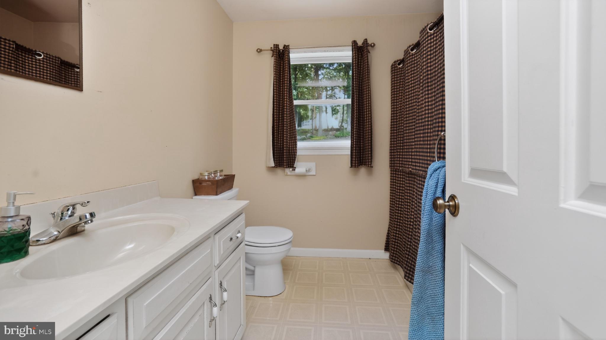 257 Hill Road New Holland, PA 17557 - Photo 68 of 94 Bright and inviting bathroom retreat.