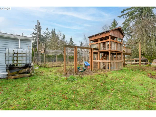 a view of a house with backyard and a garden