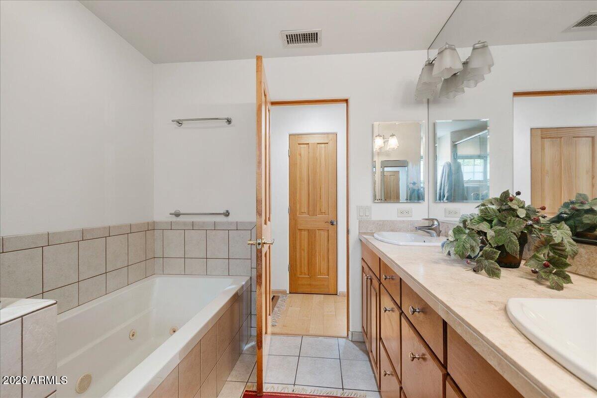 559 Jordan Road, Unit 4 Sedona, AZ 86336 - Photo 14 of 16 10-Bathroom