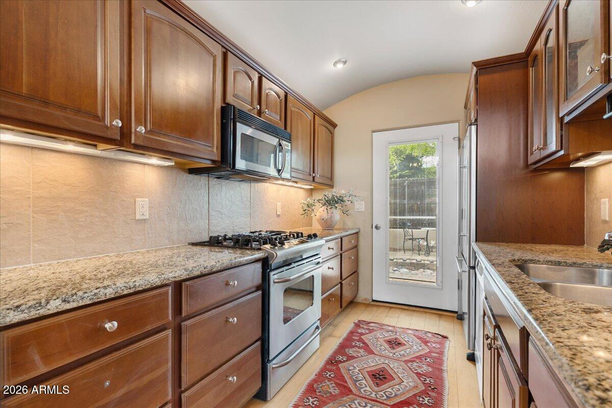 559 Jordan Road, Unit 4 Sedona, AZ 86336 - Photo 7 of 16 07-Kitchen