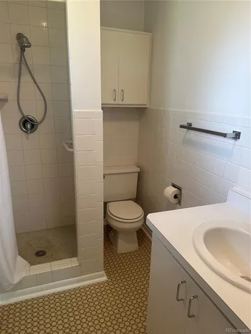 a view of backyard and trees