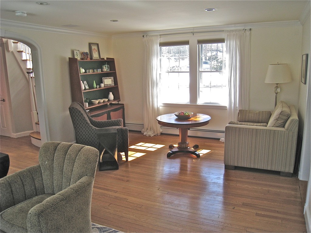 171 Dorset Road Newton, MA 02468 - Photo 8 of 22