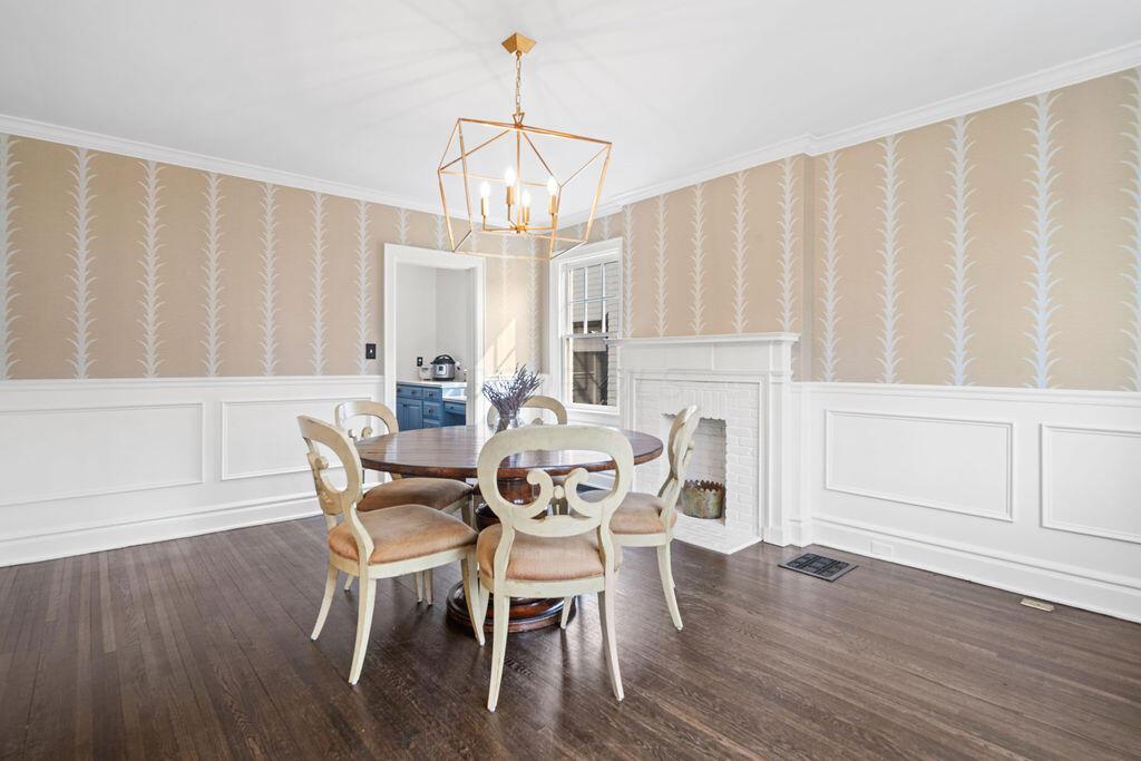 1960 Chelsea Road Columbus, OH 43212 - Photo 13 of 60 Beautiful, large dining room