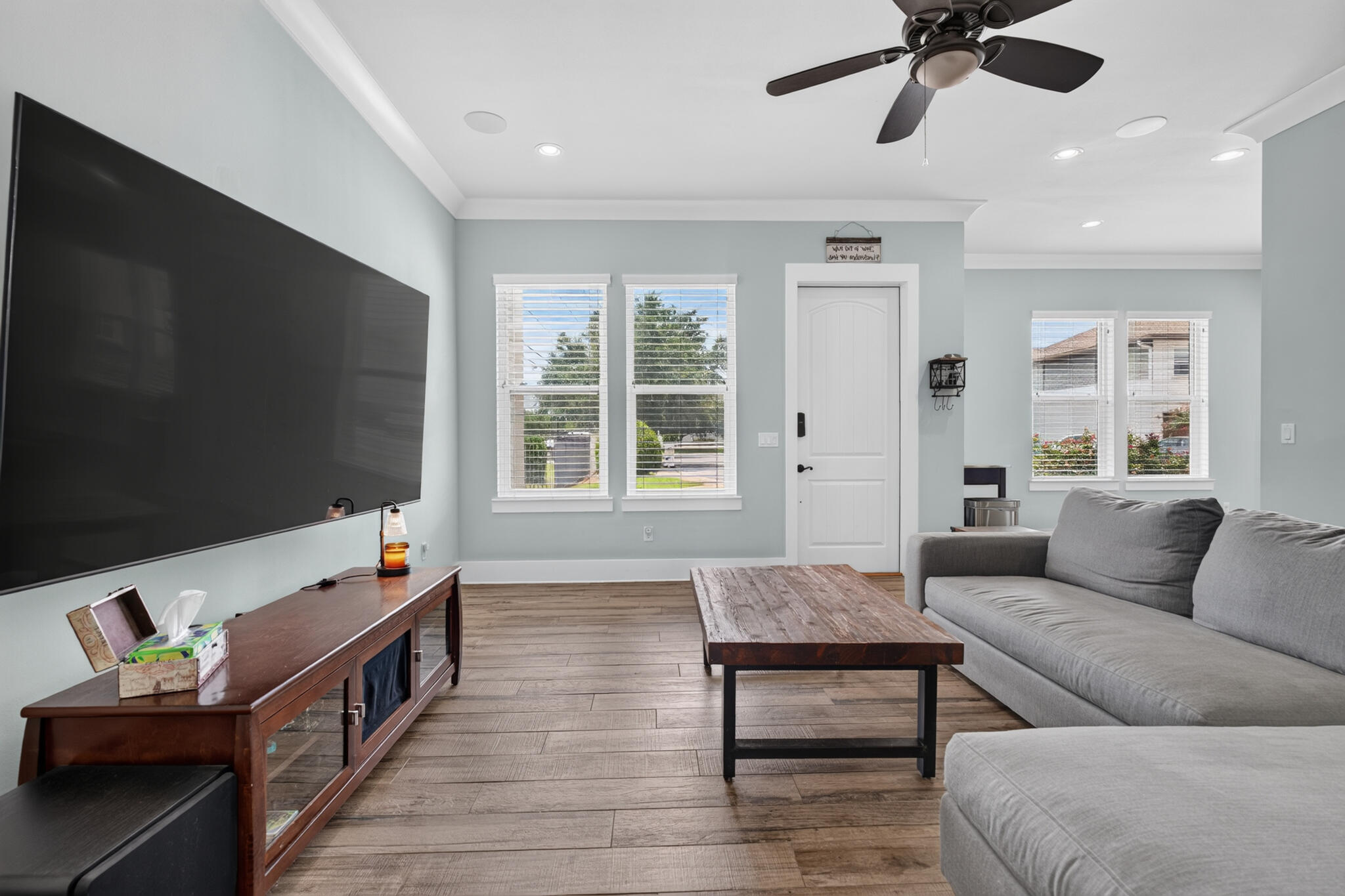 995 Airport Road, Unit 1 Destin, FL 32541 - Photo 12 of 62 Living room - lots of light