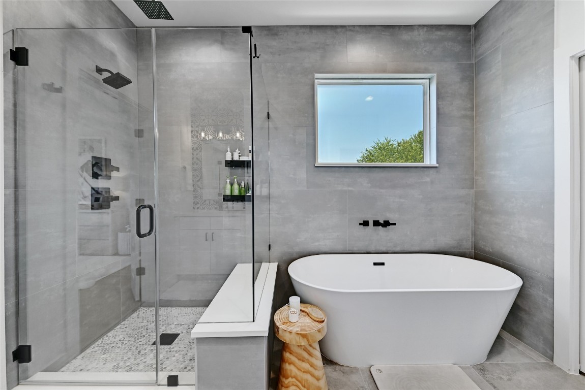 2909 Kuhlman Avenue, Unit 1 Austin, TX 78702 - Photo 21 of 40 a bathroom with a bathtub and shower