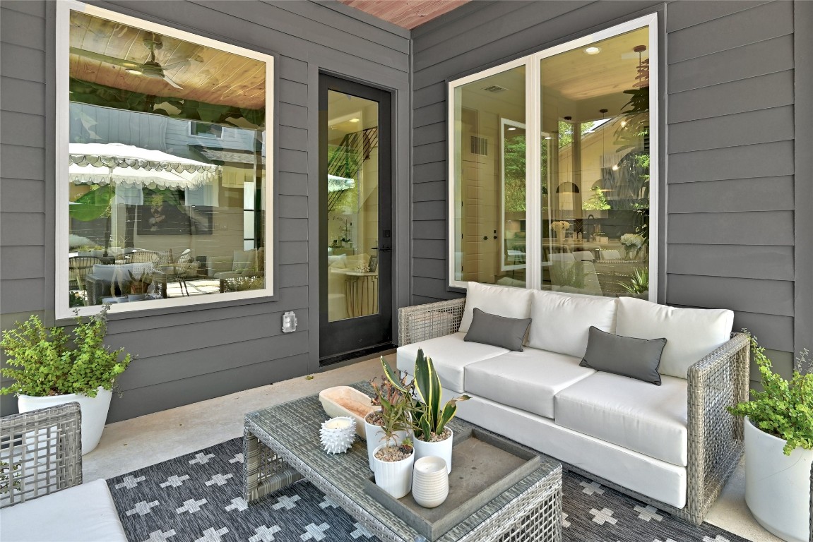 2909 Kuhlman Avenue, Unit 1 Austin, TX 78702 - Photo 38 of 40 a living room with furniture and a potted plant