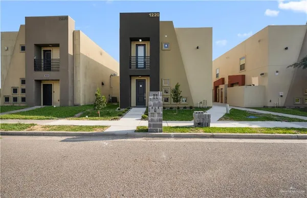 $1,300 | 1220 East Camellia Avenue, McAllen, TX 78501