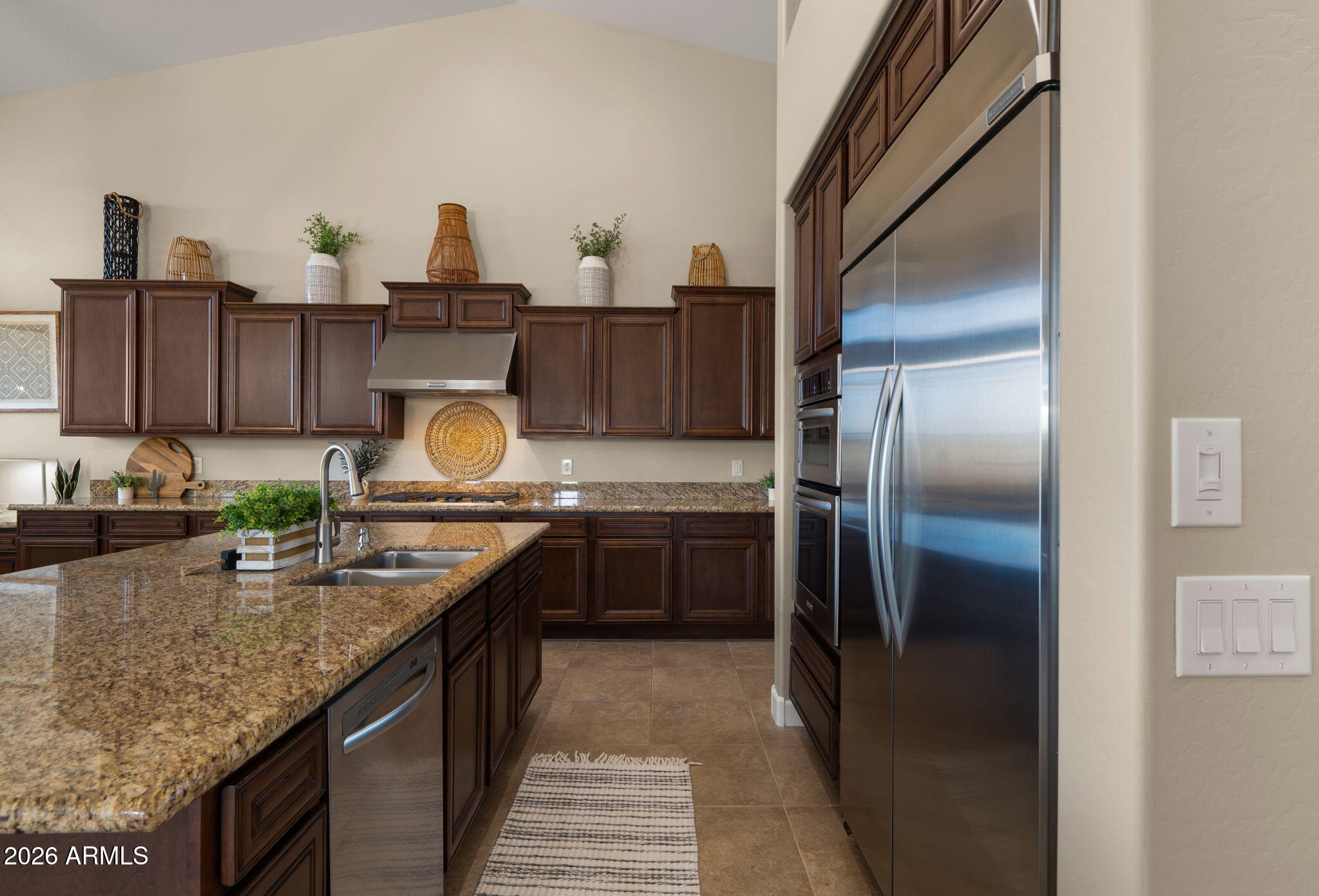 4052 East Clubview Drive Gilbert, AZ 85298 - Photo 30 of 91 17-web-or-mls-Great Room11
