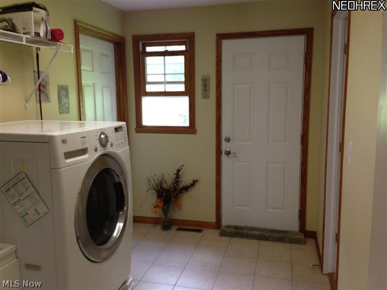 4073 Foskett Road Medina, OH 44256 - Photo 11 of 23 Firsdt floor laundry room.