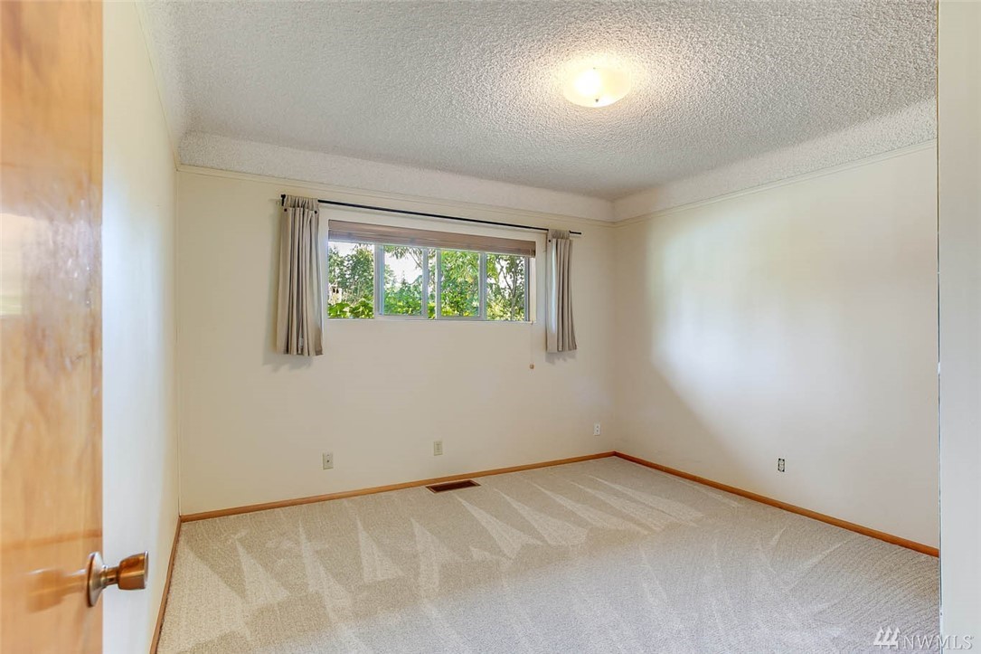 18412 Southeast Lake Youngs Road Renton, WA 98058 - Photo 14 of 23