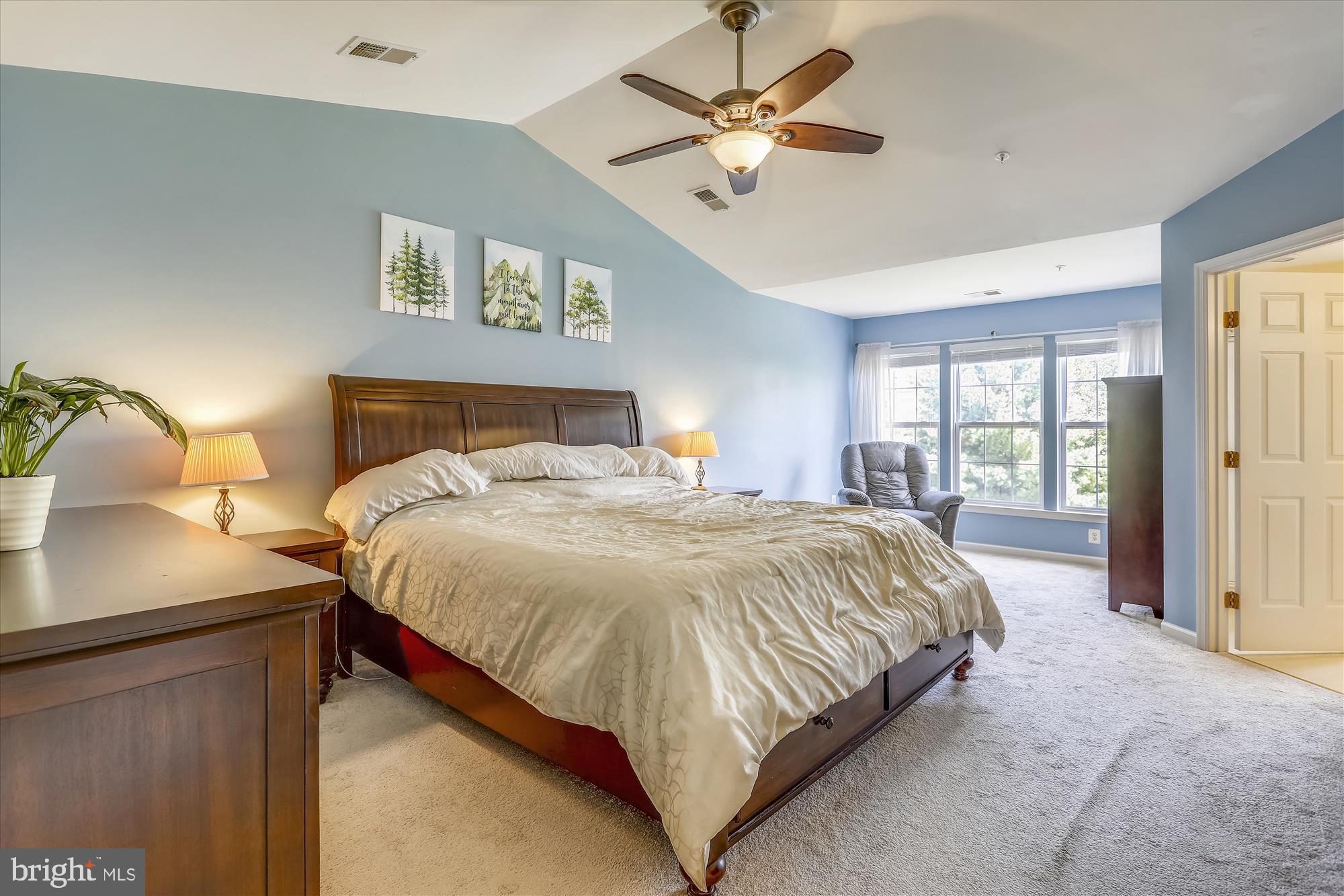 4648 Ripley Manor Terrace Olney, MD 20832 - Photo 14 of 28 Spacious Master Bedroom with sitting room
