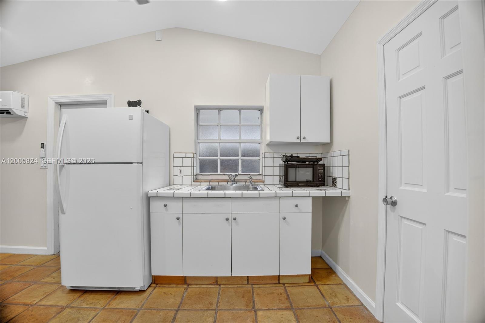 7941 Southwest 37th Terrace, Unit STUDIO Miami, FL 33155 - Photo 3 of 6