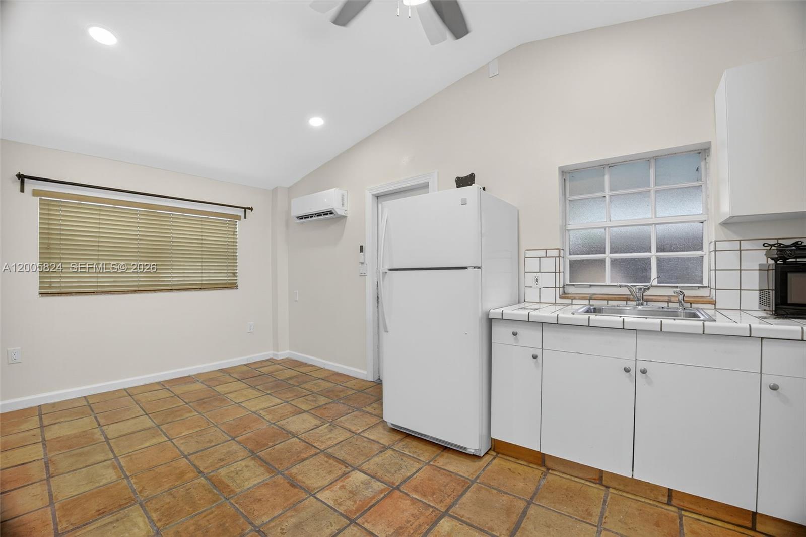 7941 Southwest 37th Terrace, Unit STUDIO Miami, FL 33155 - Photo 4 of 6