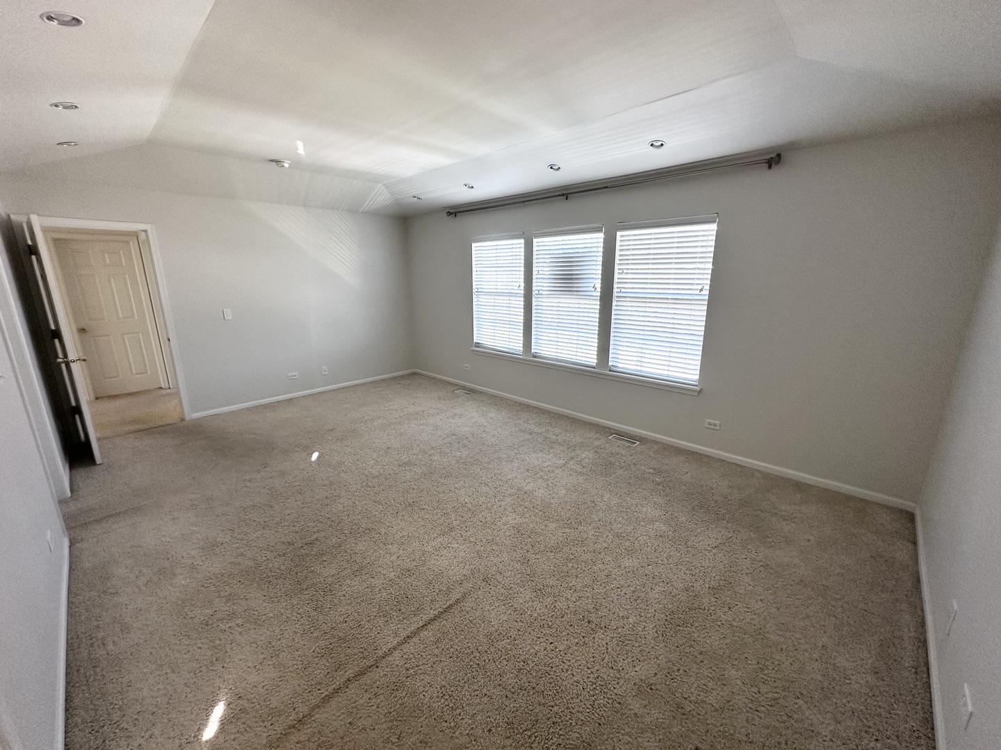 3134 Kyra Lane Elgin, IL 60124 - Photo 26 of 56 an empty room with windows