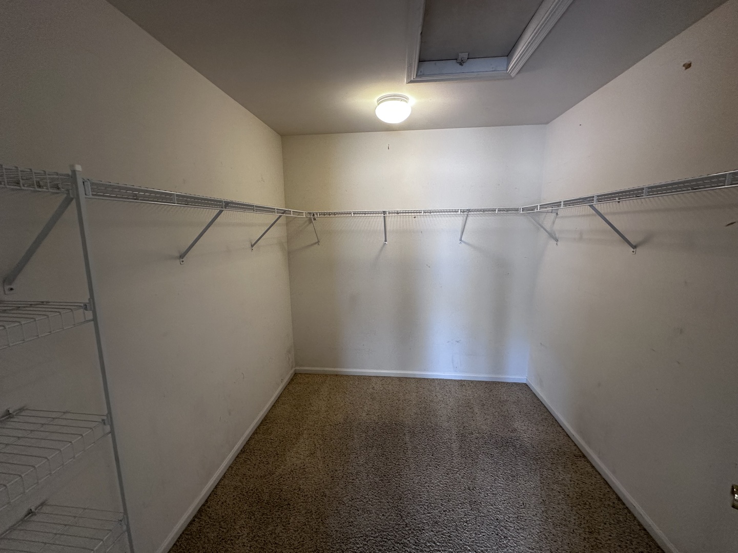 3134 Kyra Lane Elgin, IL 60124 - Photo 30 of 56 a view of a small space