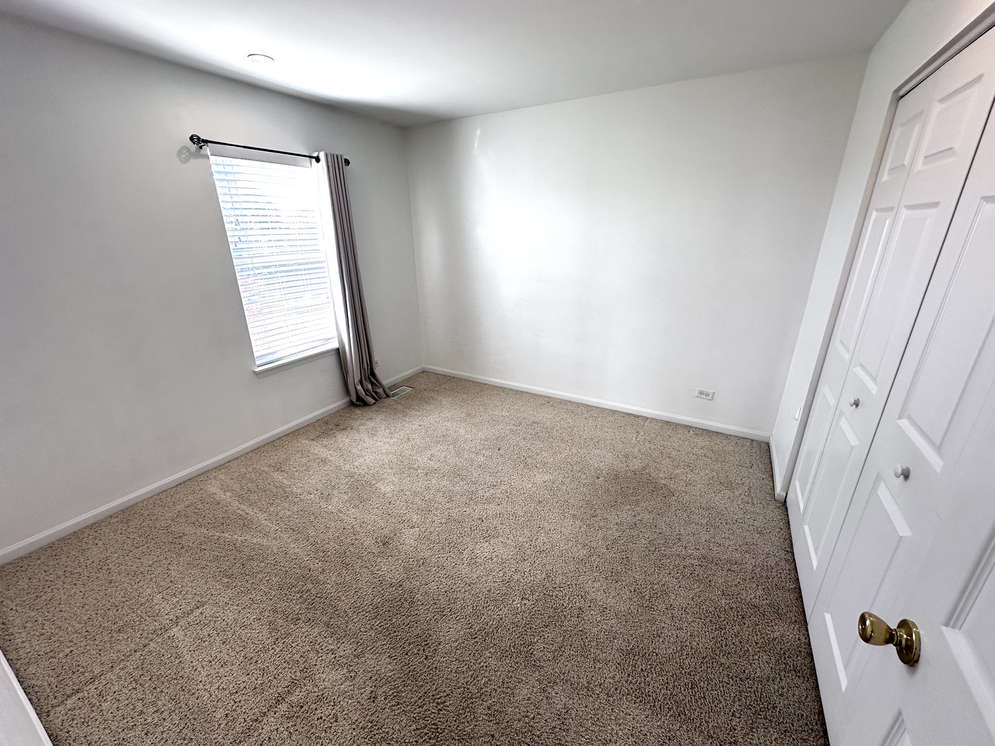 3134 Kyra Lane Elgin, IL 60124 - Photo 34 of 56 an empty room with windows