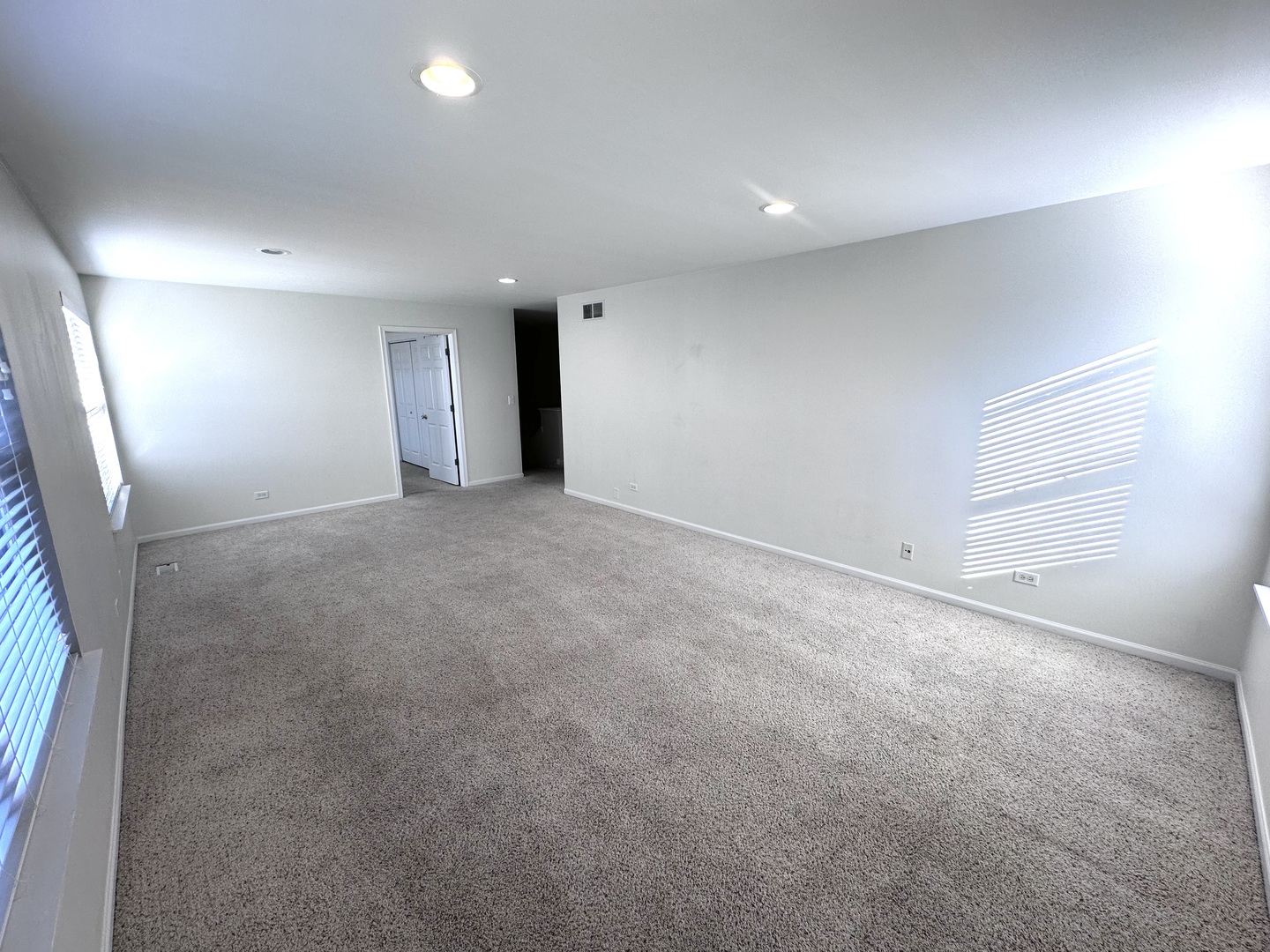 3134 Kyra Lane Elgin, IL 60124 - Photo 39 of 56 an empty room with windows and pillars in it