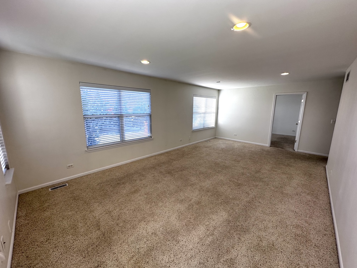 3134 Kyra Lane Elgin, IL 60124 - Photo 40 of 56 an empty room with windows
