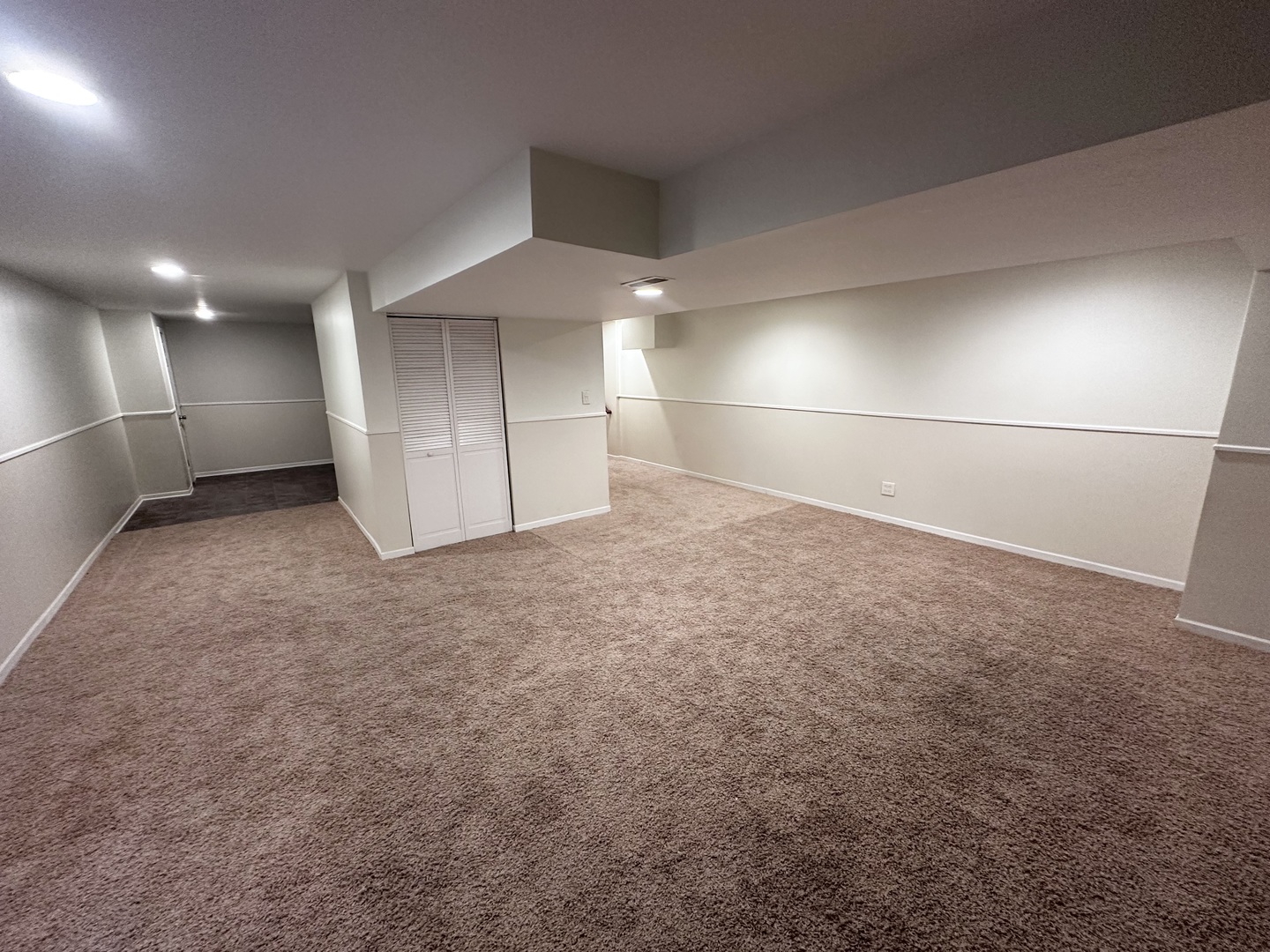 3134 Kyra Lane Elgin, IL 60124 - Photo 47 of 56 an empty room with a natural light