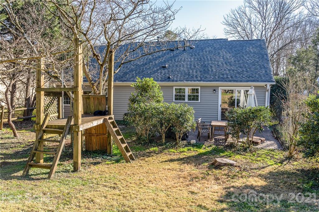 12232 Danby Road Pineville, NC 28134 - Photo 14 of 15 a backyard of a house with table and chairs