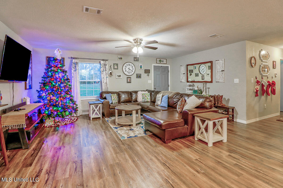 148 Easley Road Lucedale, MS 39452 - Photo 4 of 24 3