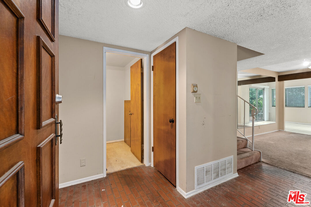 19 Palmento Way Irvine, CA 92612 - Photo 3 of 20