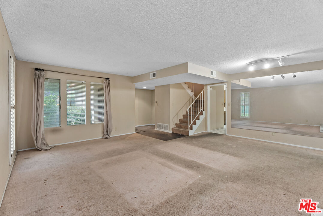 19 Palmento Way Irvine, CA 92612 - Photo 6 of 20