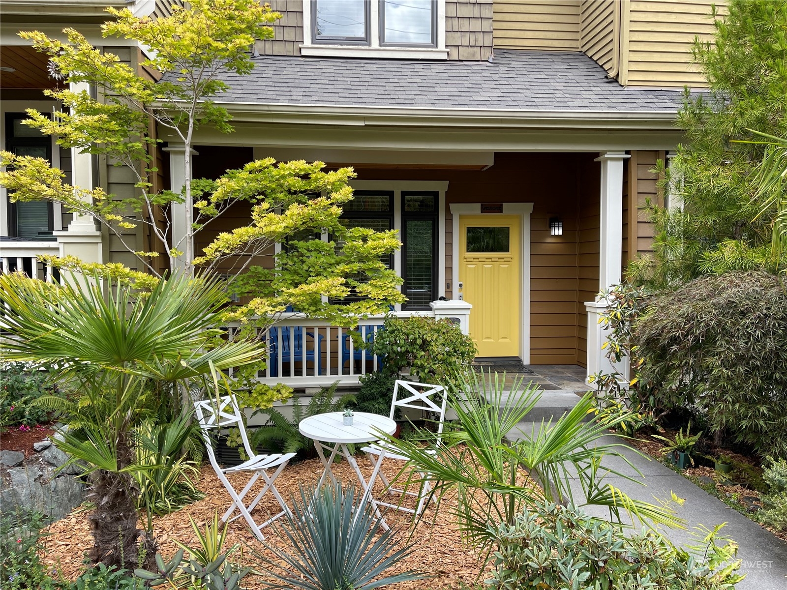 16 West Etruria Street Seattle, WA 98119 - Photo 1 of 40 a front view of a house with garden