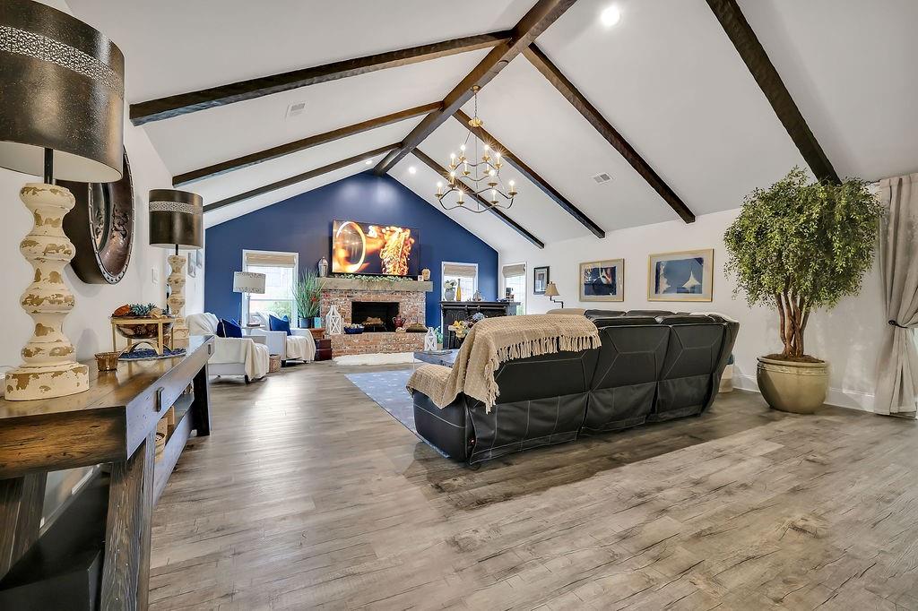 5455 Shiver Summit Northeast Atlanta, GA 30342 - Photo 3 of 14 a living room with furniture