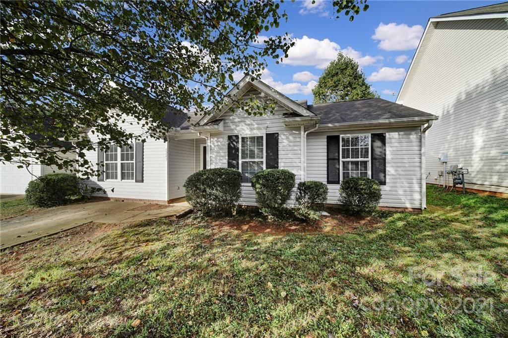 8243 Pozzi Road Charlotte, NC 28216 - Photo 2 of 33