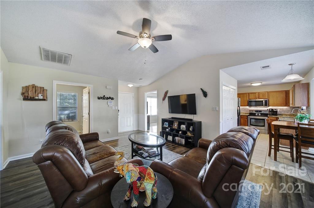 8243 Pozzi Road Charlotte, NC 28216 - Photo 5 of 33