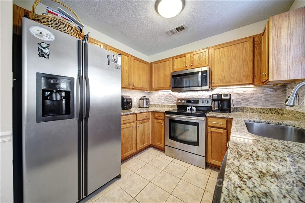 8243 Pozzi Road Charlotte, NC 28216 - Photo 10 of 33