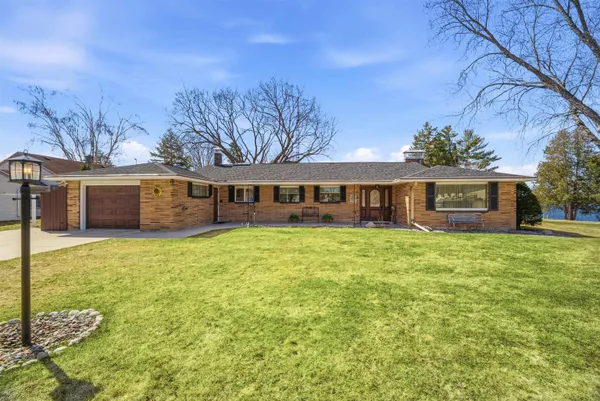 $599,900 | 136 Circle Drive, Shawano, WI 54166