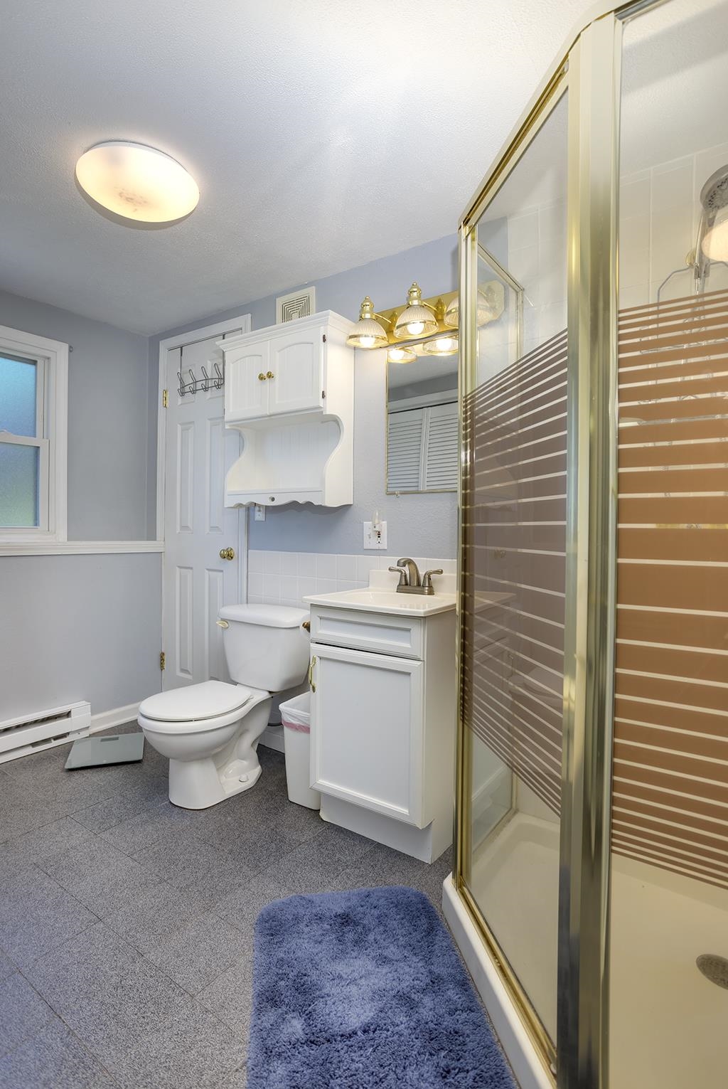7257 Reeds Crossing Road Belvidere, IL 61008 - Photo 24 of 35 a bathroom with a toilet a sink and bathtub