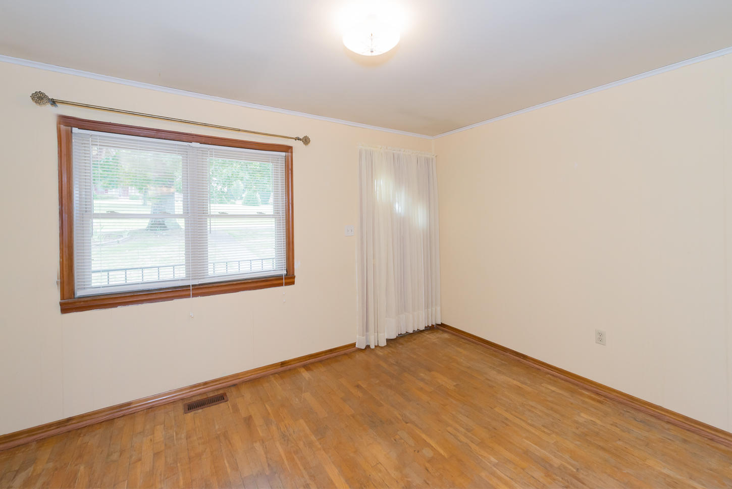 1209 Cooper Road Strawberry Plains, TN 37871 - Photo 16 of 24 Bedroom with separate entrance.
