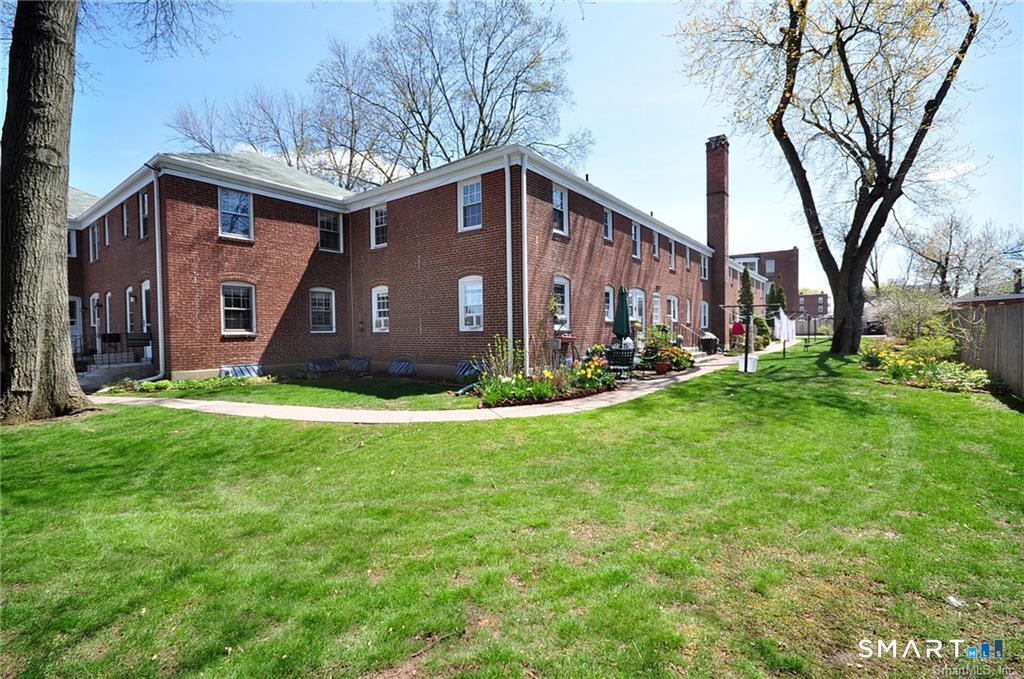 53 Robin Road, Unit B1 West Hartford, CT 06119 - Photo 12 of 17