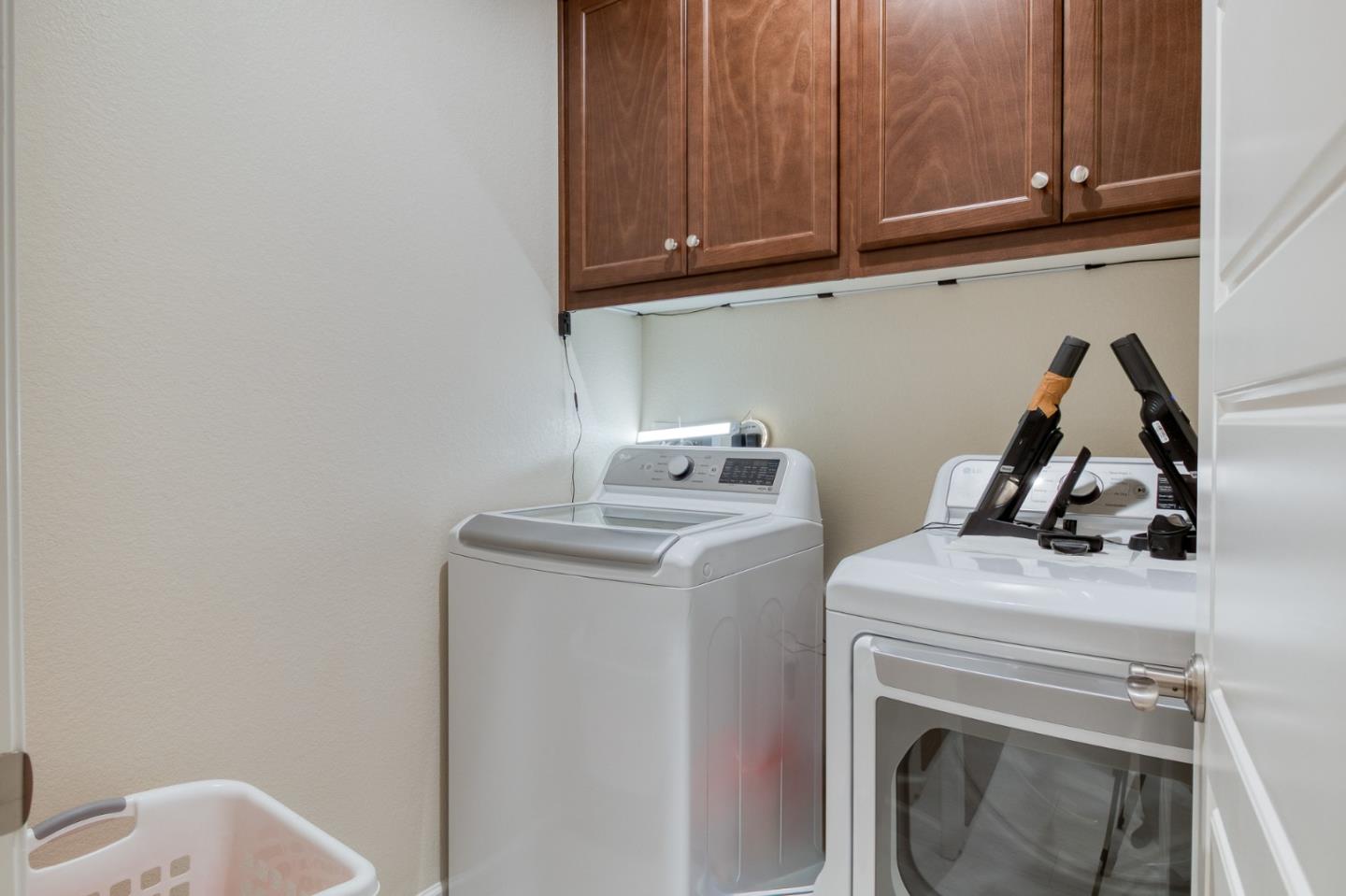 4341 Trailblazer Way Modesto, CA 95356 - Photo 17 of 27 a utility room with dryer and washer