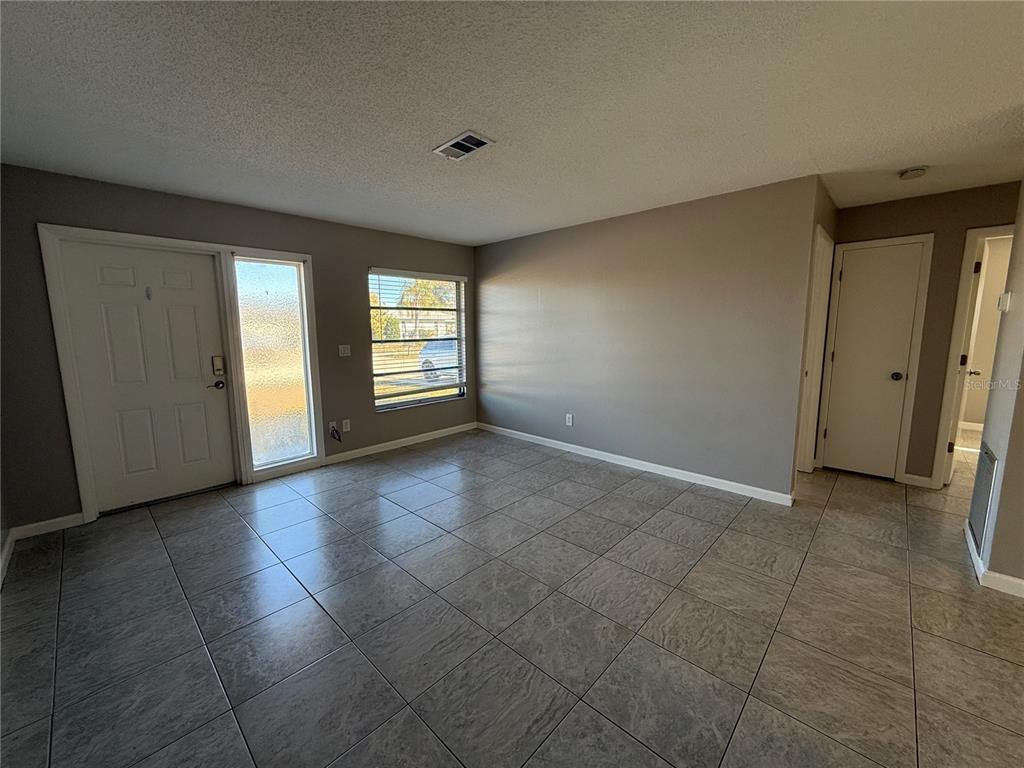 470 Briarwood Road Venice, FL 34293 - Photo 4 of 14