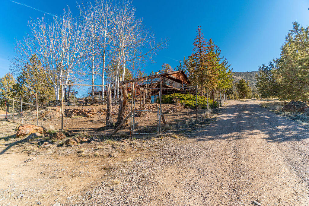 11322 Southwest Red Cloud Road Powell Butte, OR 97753 - Photo 22 of 35 RileyVisuals-10