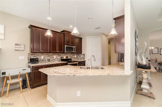 $465,000 | 3130 Scarlet Oak Place, North Fort Myers, FL 33903