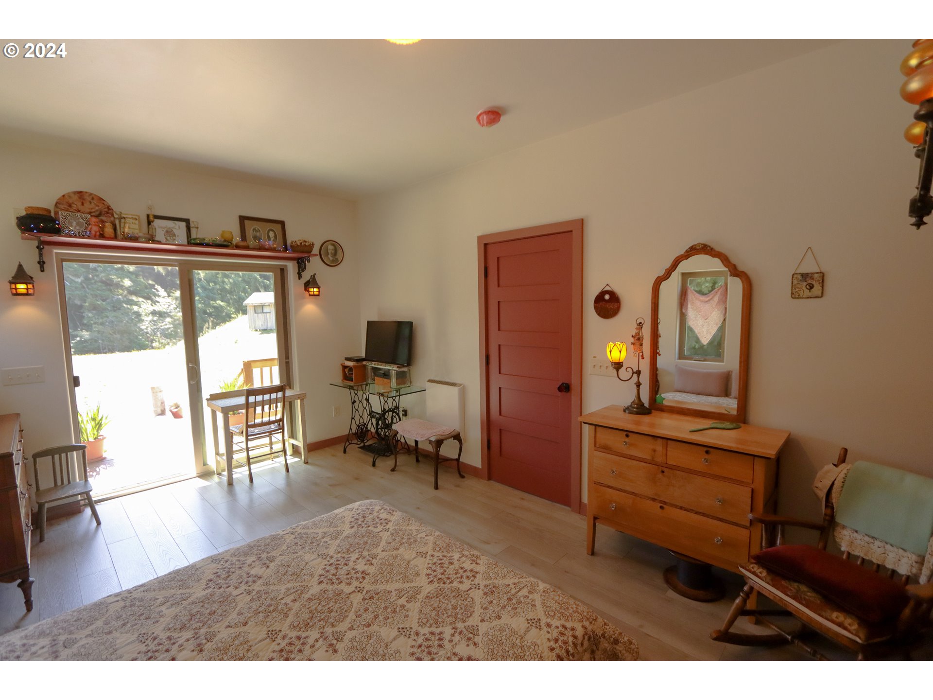 1310 Riverside Drive Northeast Bandon, OR 97411 - Photo 13 of 42 a living room with furniture