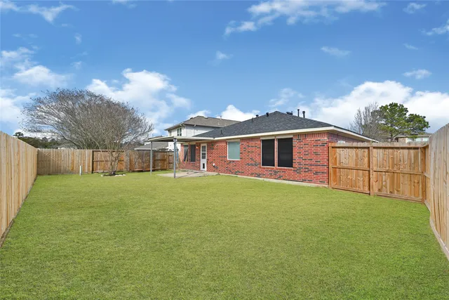 a view of a house with a backyard