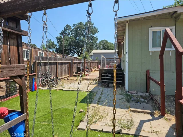 a view of a house with backyard