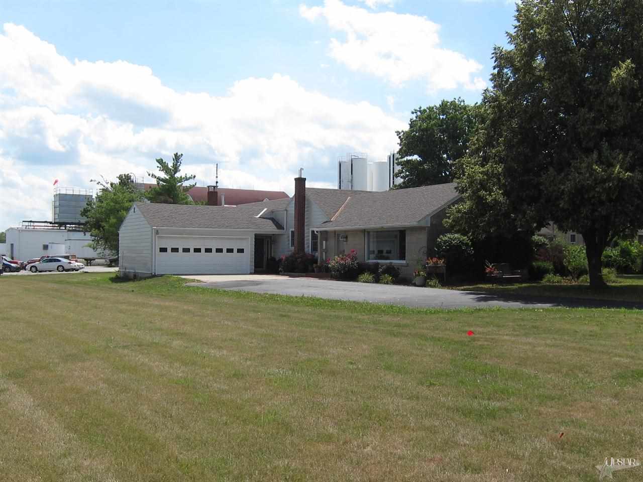 1001 Flaxmill Road Huntington, IN 46750 - Photo 2 of 30 Gallery Image 2