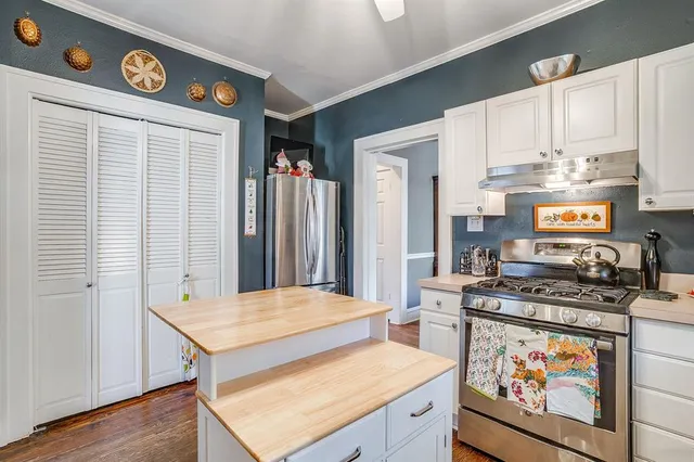 $750,000 | 2222 West Magnolia Avenue, Fort Worth, TX 76110